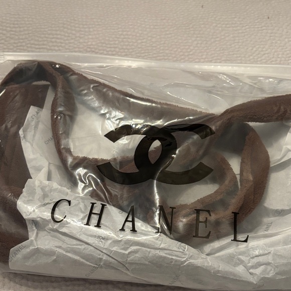 NWT Chanel Brown Suede Crossbody Bag with White CC Logo gift with purchase - Picture 9 of 9
